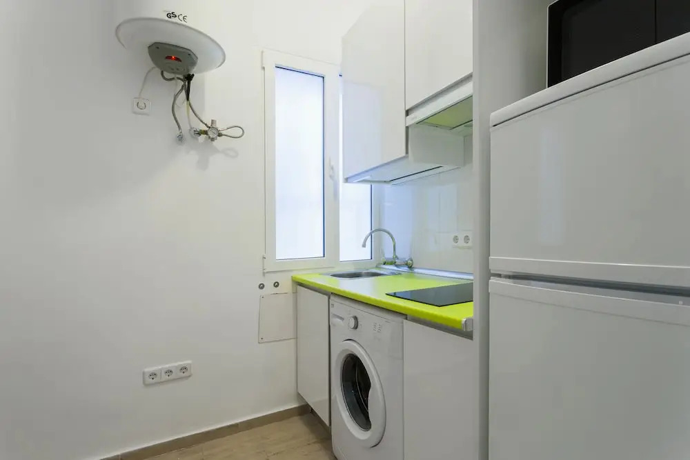 Dobo Rooms - Ronda de Segovia Apartments