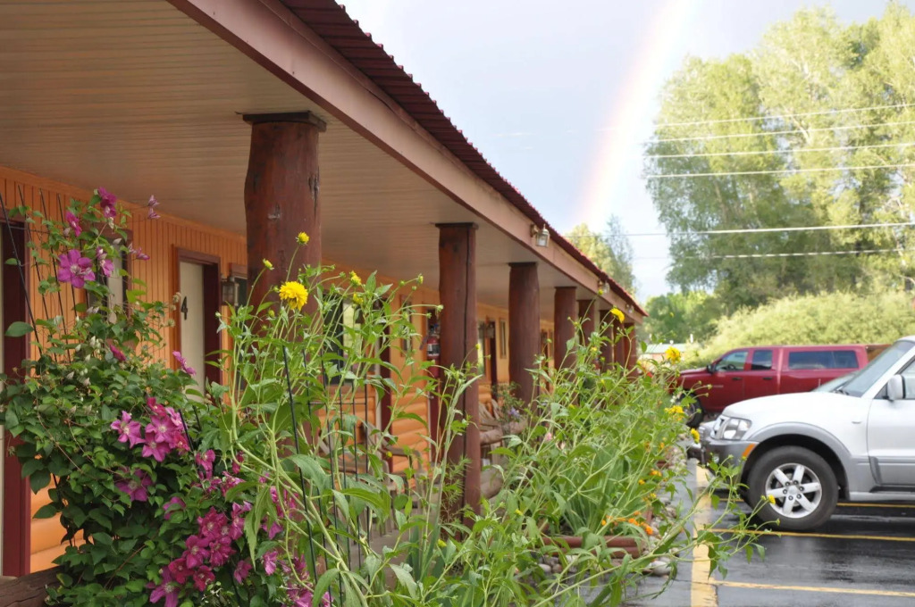 Long Holiday Motel