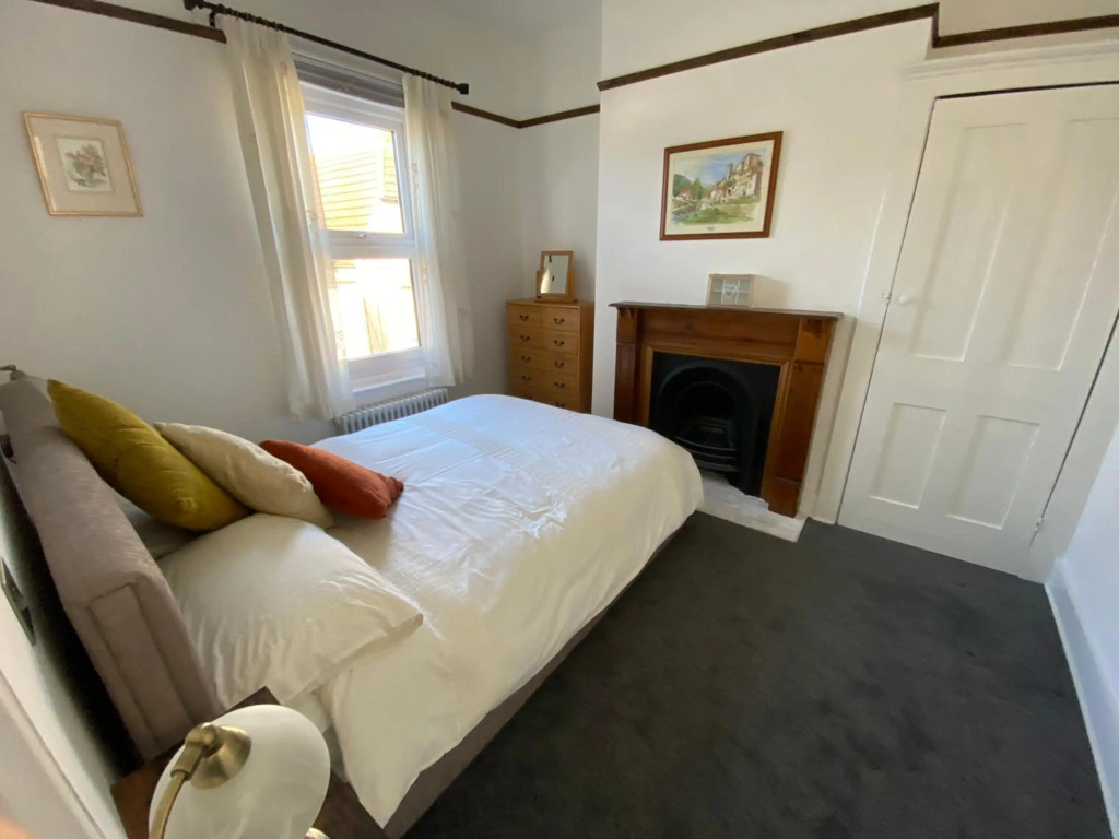 Cosy 2 Bedroom House with courtyard -award winner 2023-2025