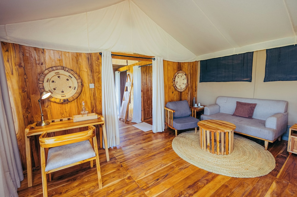 The African Kongoni Serengeti Safari Camp