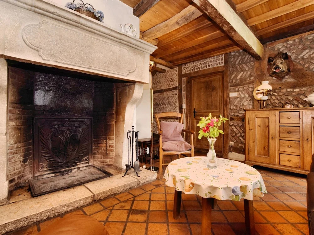 Picturesque Holiday Home in Petites Tailles with Garden
