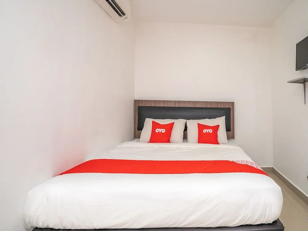 OYO 44093 VRM Hotel