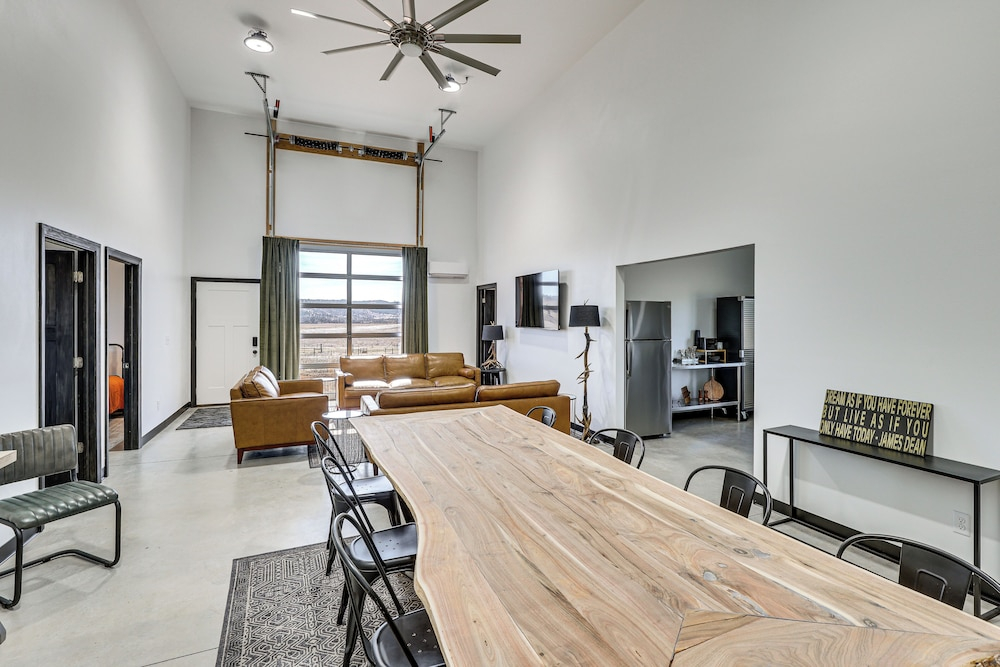 Escape to the Black Hills! Modern Countryside Home