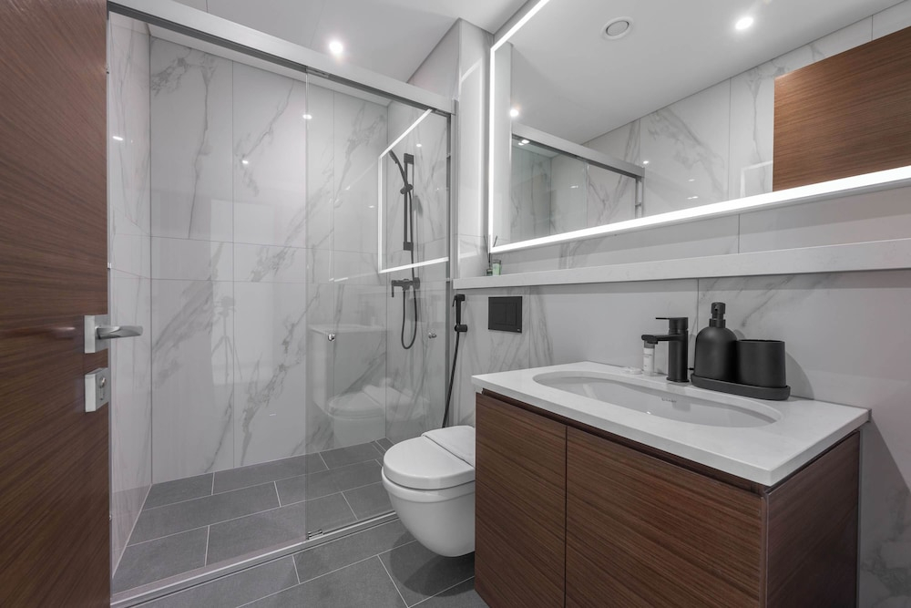Stayshort - 3 Bed in Meydan Sleeps 7 With Skyline Views