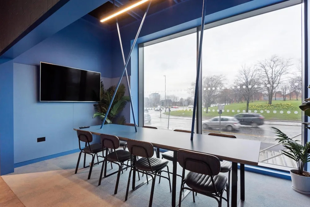 Amazing Location! 6BR Liverpool Apt - Sleeps 6