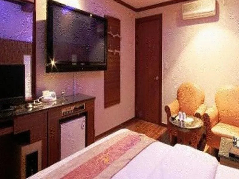 Liz Hotel
