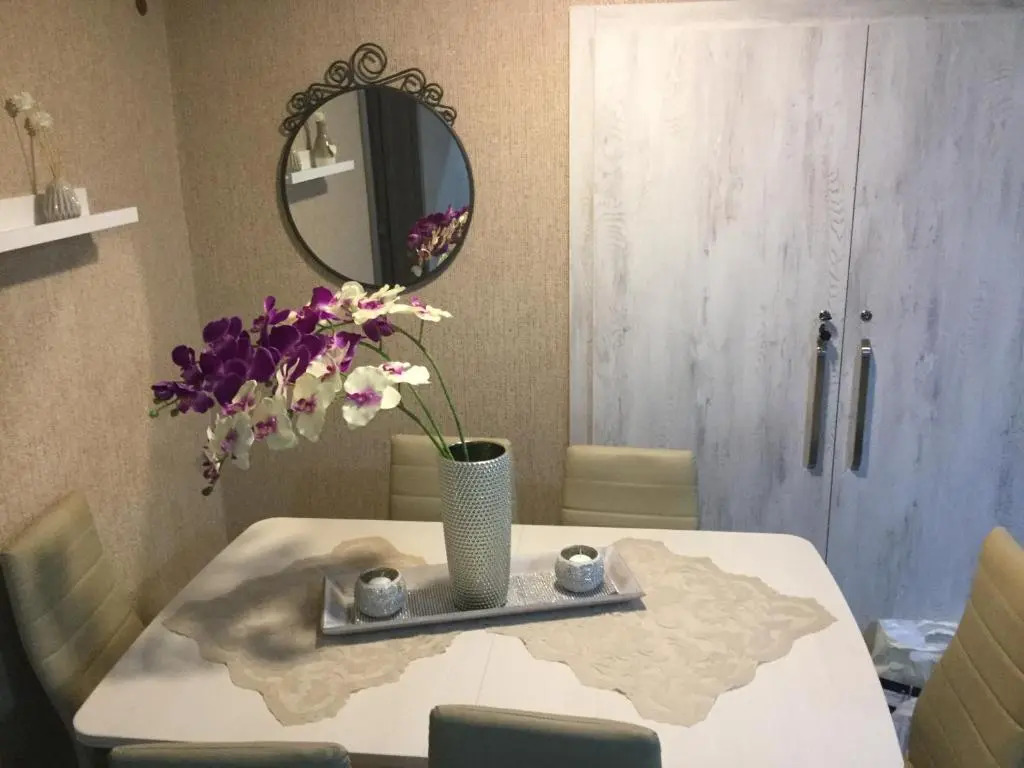 Apartment White Orchid