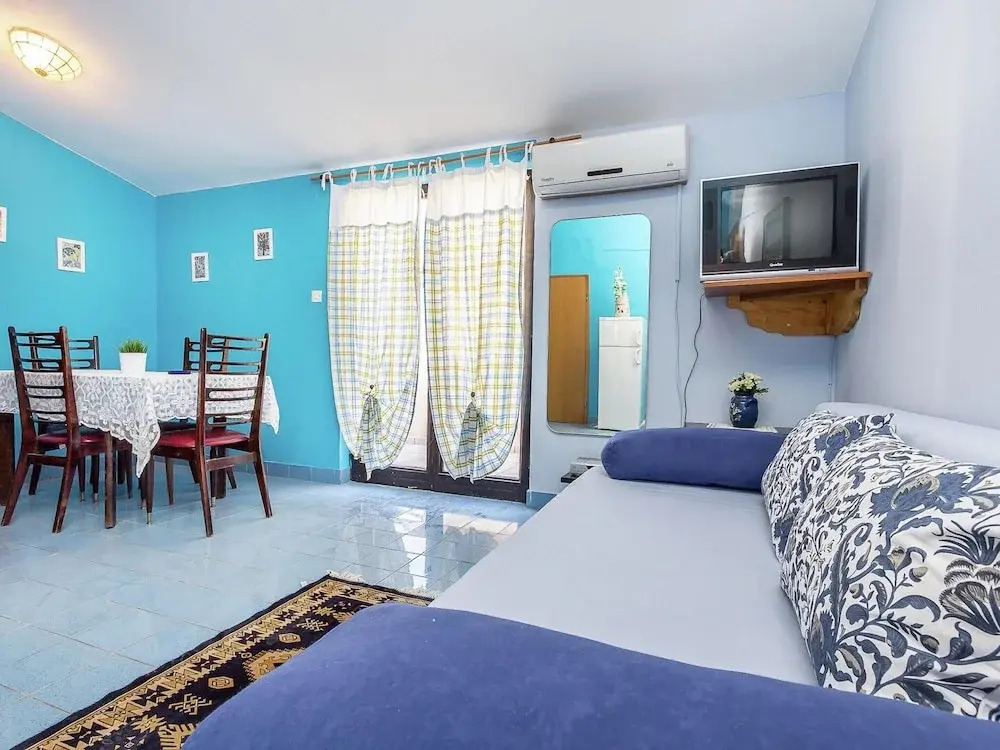 Apartment in Liznjan With Pool and Terrace