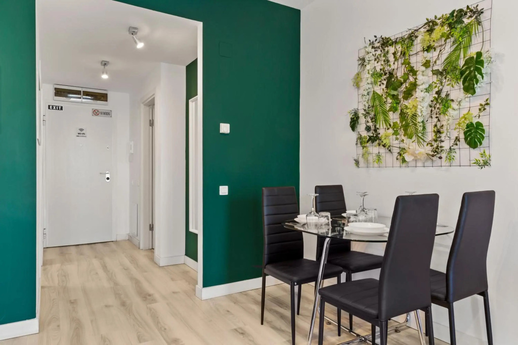 AQUARIUS: Upscale Flat in the Heart of Bucharest