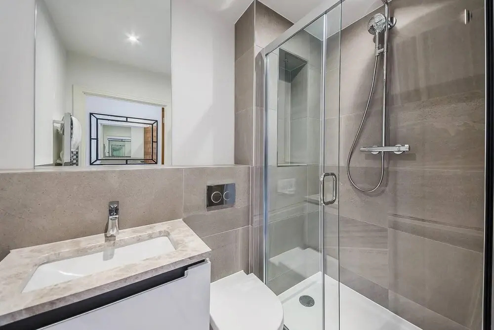 2 Bed Apartment 1st Floor- Gated Riverside Luxury
