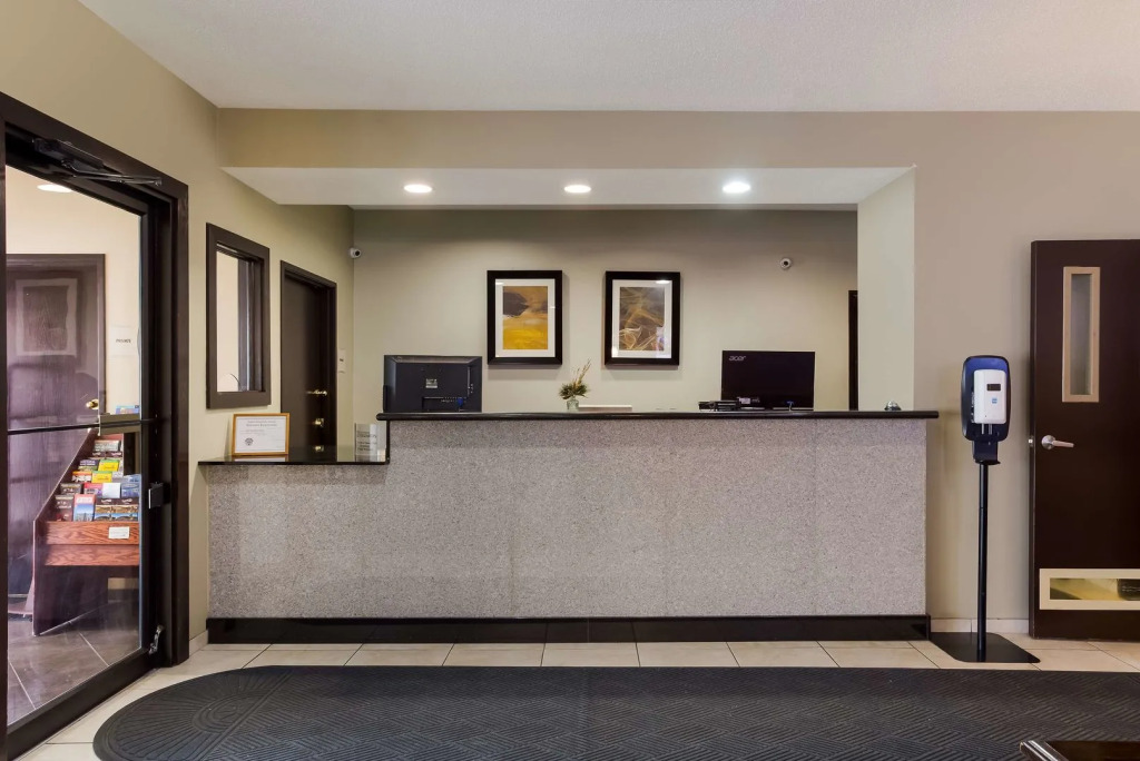 Best Western Crossroads Inn