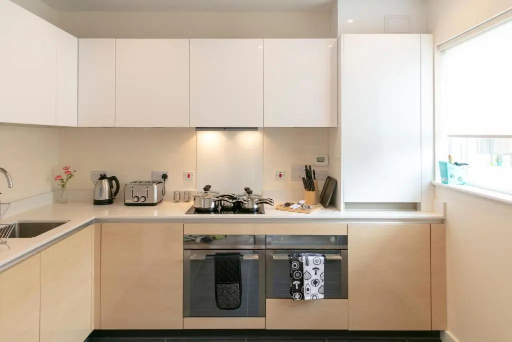 Addenbrookes Townhouse with Free Parking - 5 mins walk to Trumpington & Papworth Hospitals & Sleeps 6