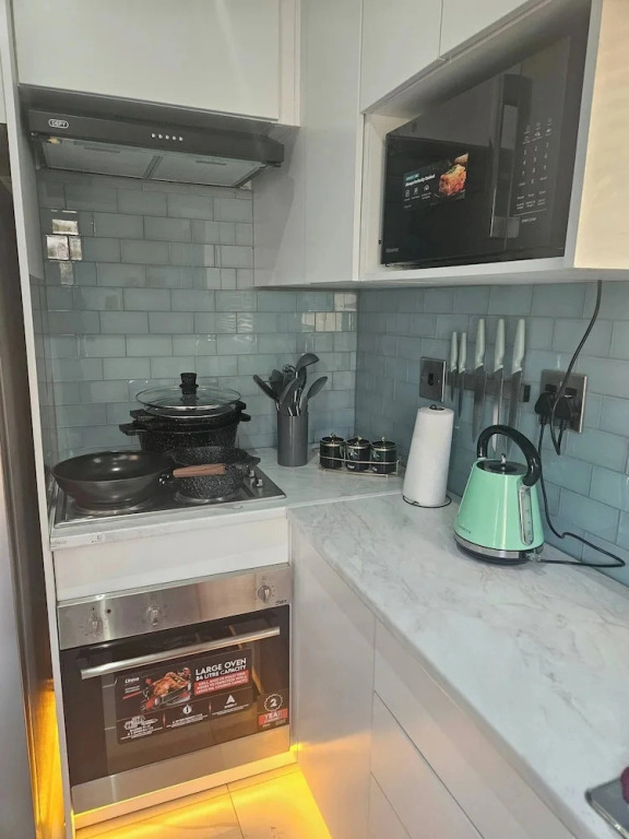 Luxurious Holiday House in Kempton Park With Pool Access