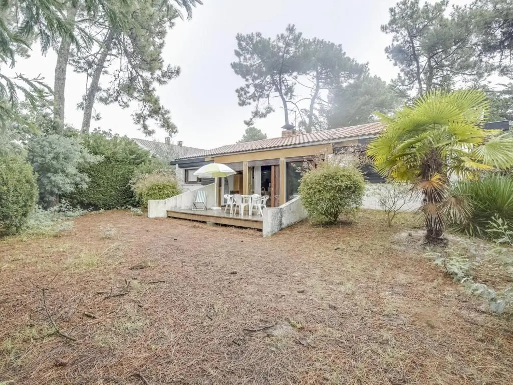Maison atypique 7 pers, 2 terrasses, cheminée, à 1,5 km des plages et centre - FR-1-521-143
