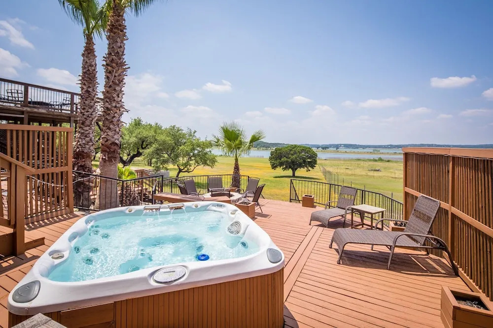 Lakeside Haven 3 Bedrooms 2.5 Bathrooms Townhouse