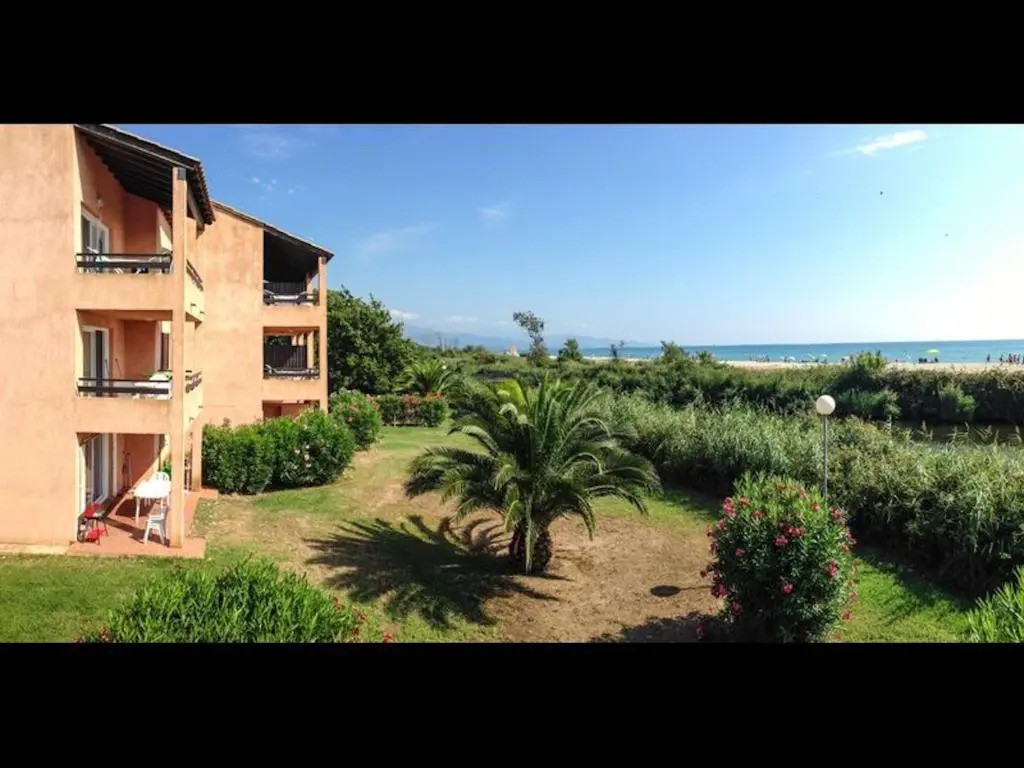 Apartment for 8 people with 2 bathrooms, on the sea