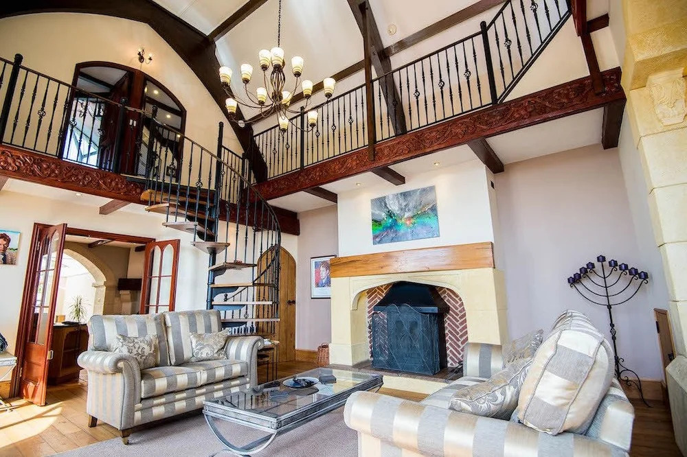 The Old School - An impressive countryside retreat, yet close to the coast