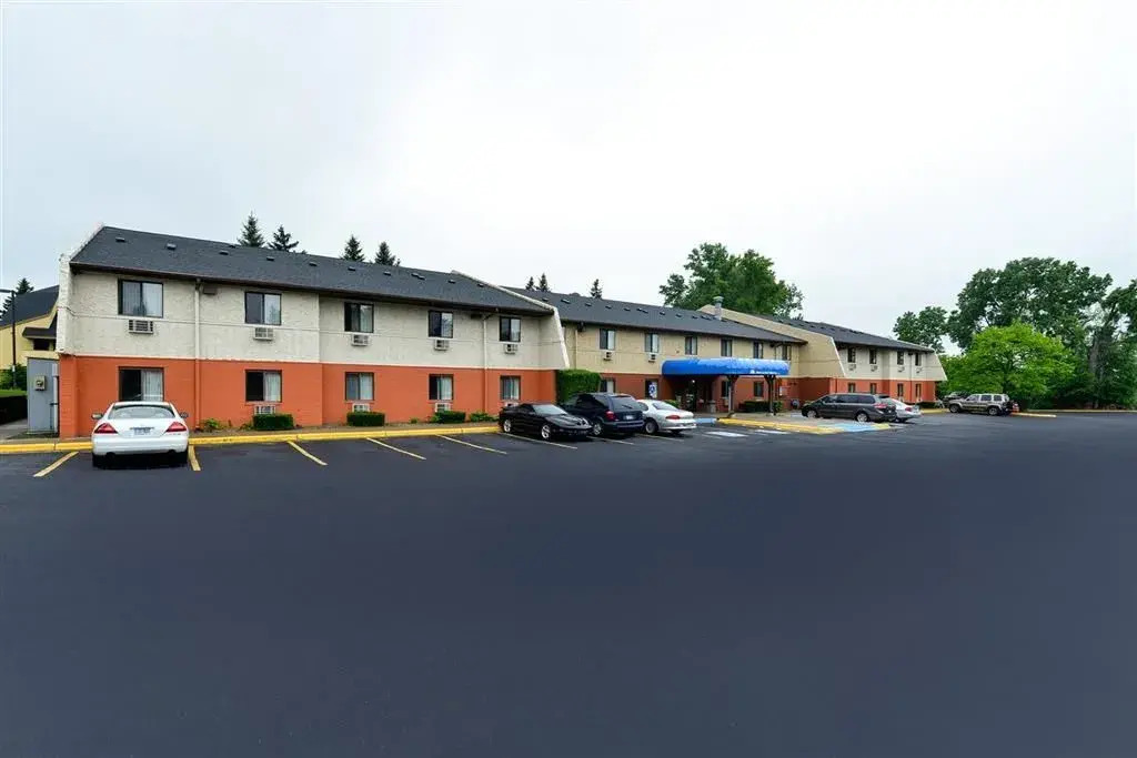 Burnsville Inn & Suites