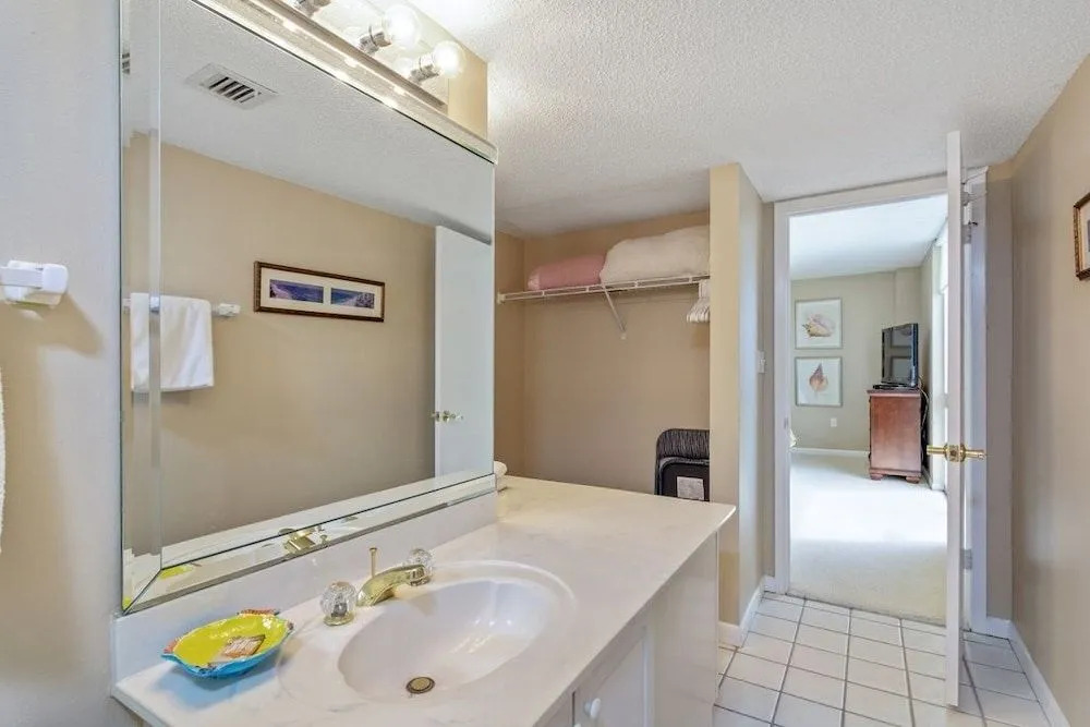 Shoreline 2096 Condo by RedAwning