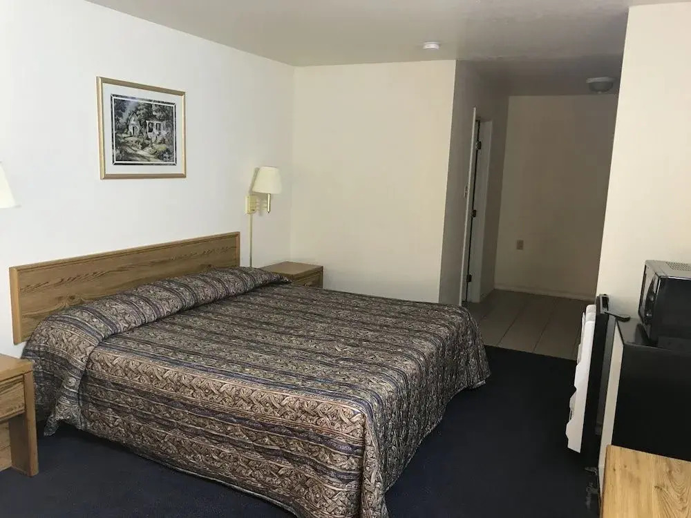 COUNTRY INN MOTEL