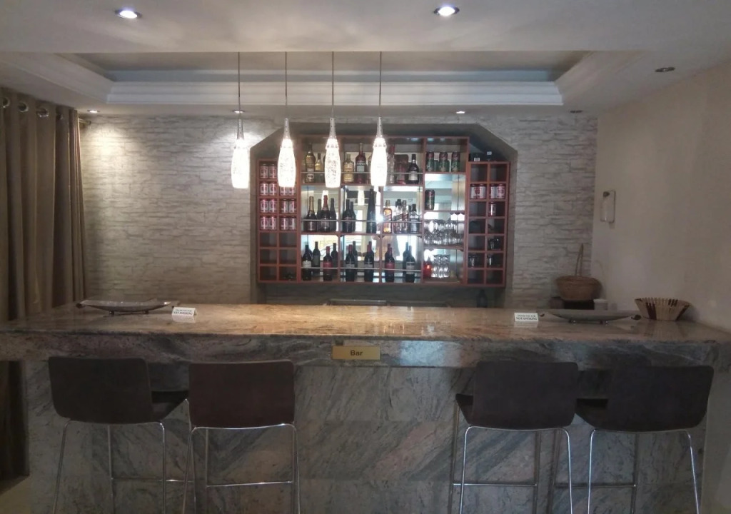 Pearl Gate Hotel