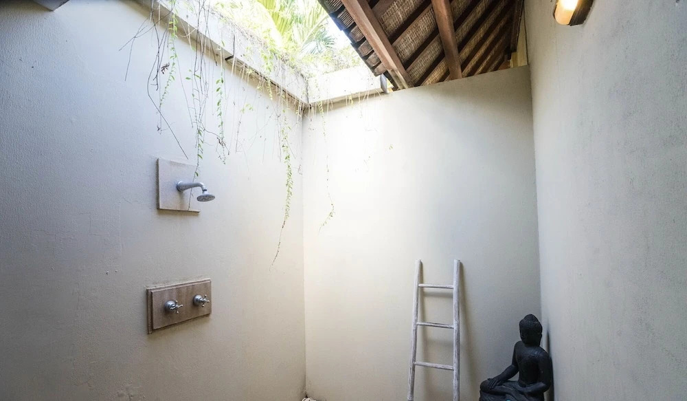 3 bedroom villa river side Legian