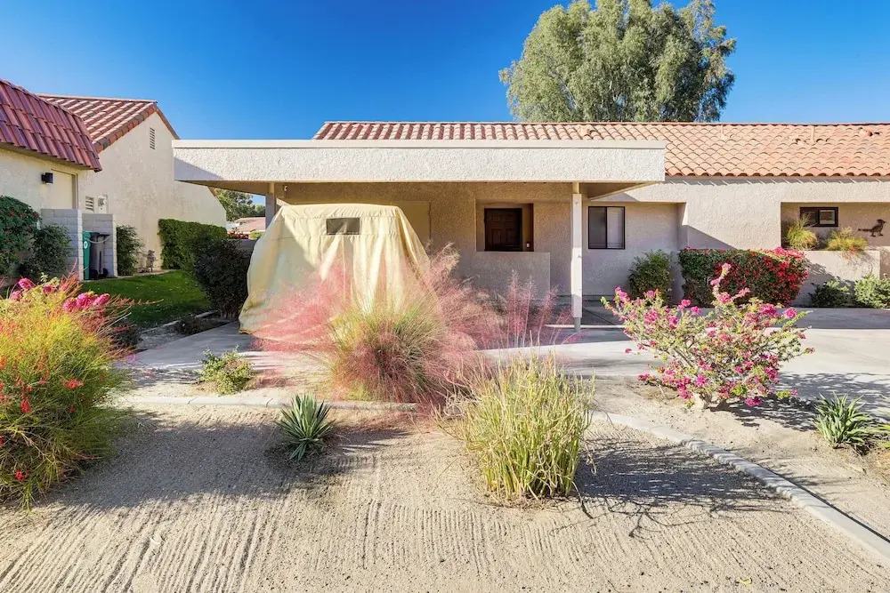 Golf Course On-site: Peaceful Condo in Palm Desert