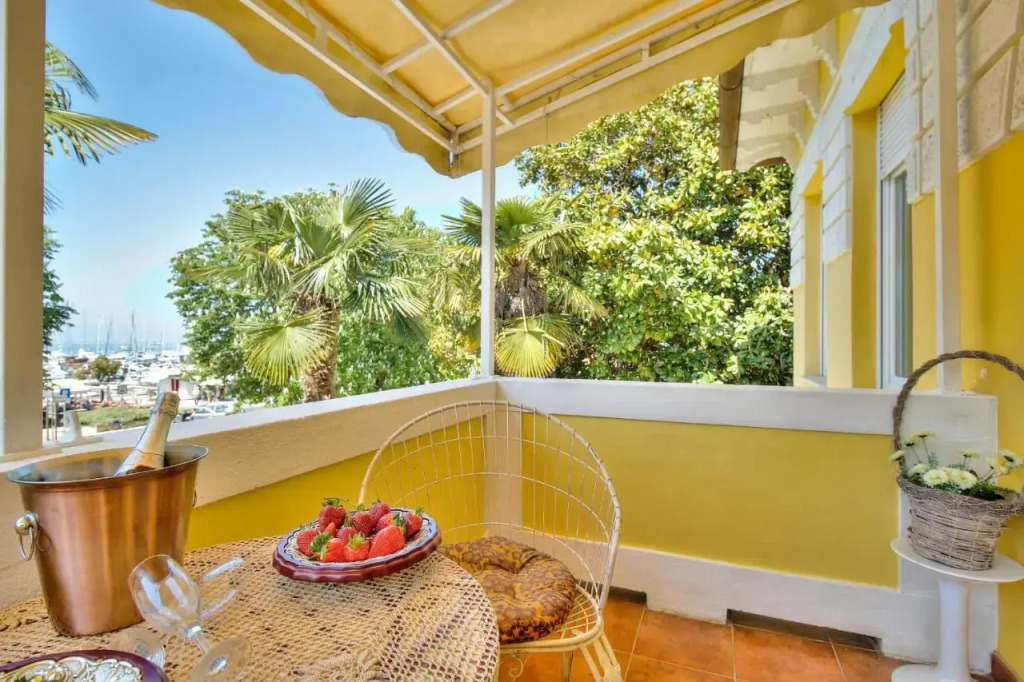 Sea View Boutique Apartman Villa Mediteran near Beach & Old Town