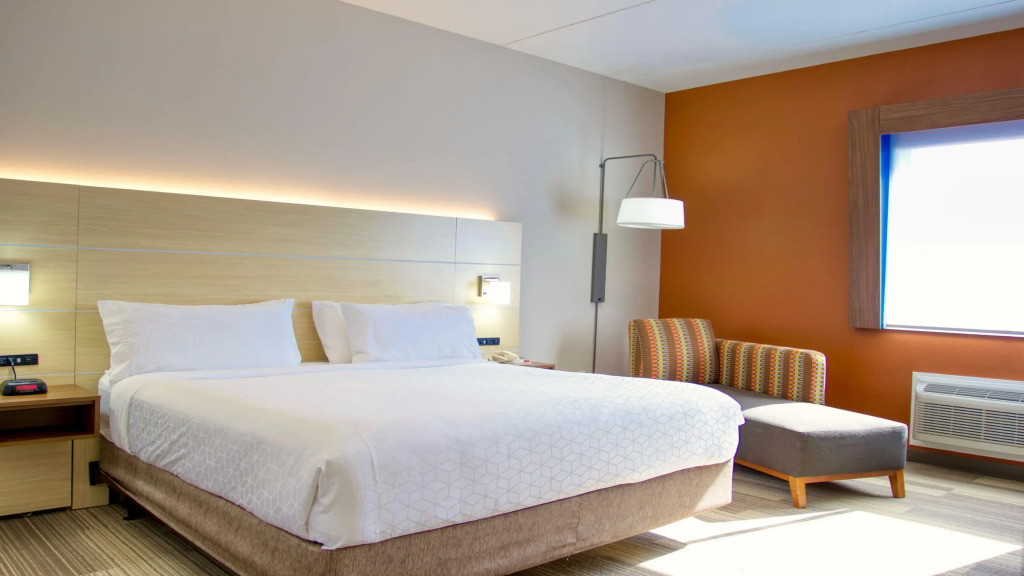 Holiday Inn Express Hotel & Suites Byram by IHG