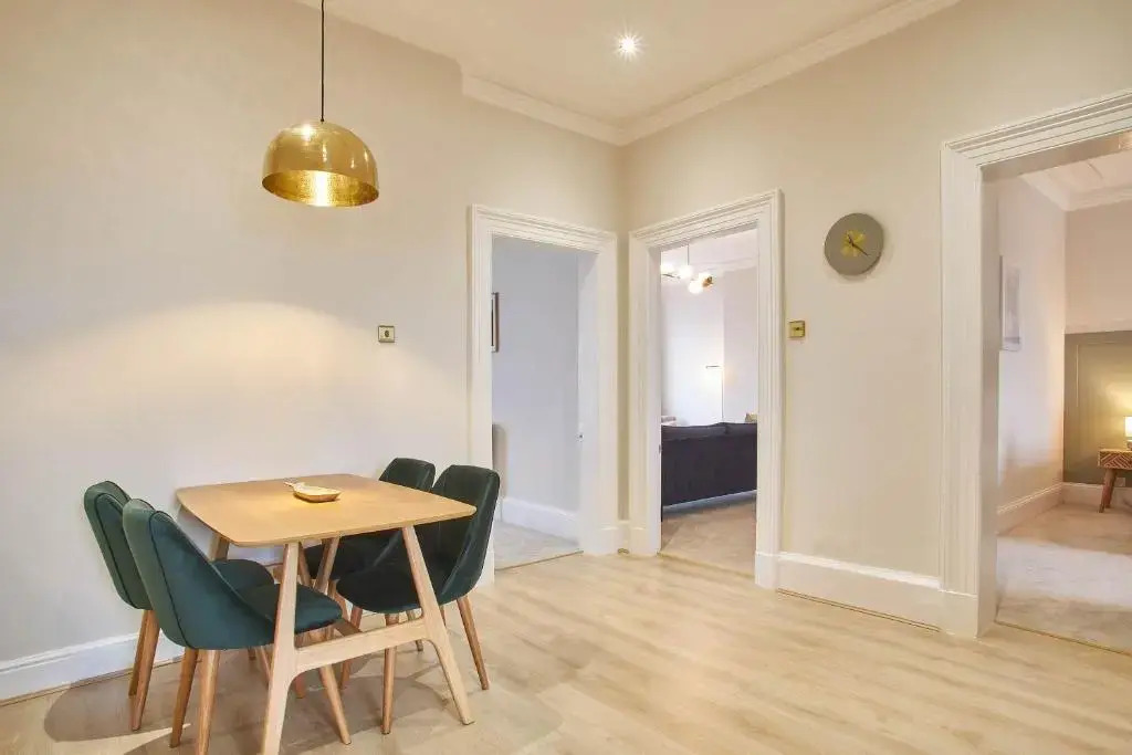 Host Stay Huntcliff View Apartment