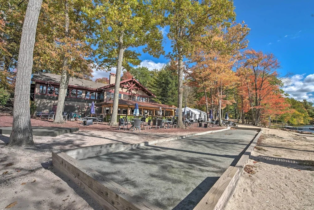 1 Mi to Jack Frost Ski Resort: Water-view Retreat