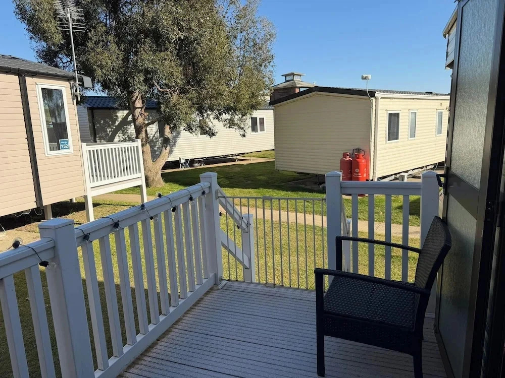 Static Caravan Sleeps 8 With Indoor Pool