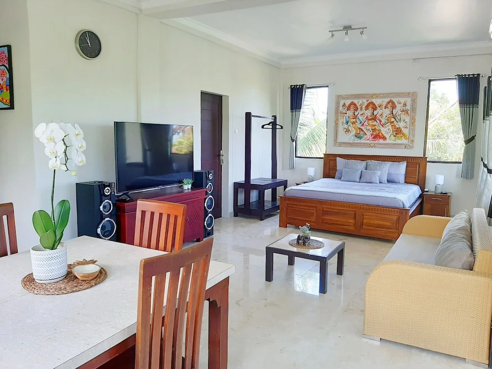 Medewi Manor