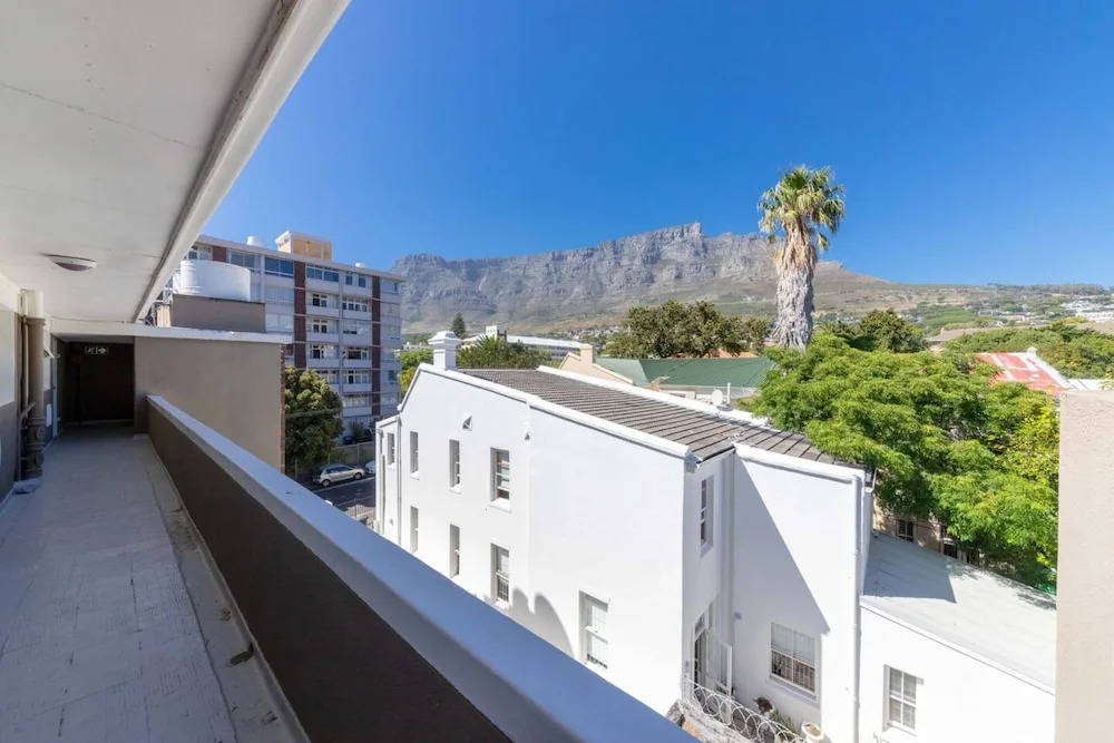 Bright and Homey 1 Bedroom in Gardens