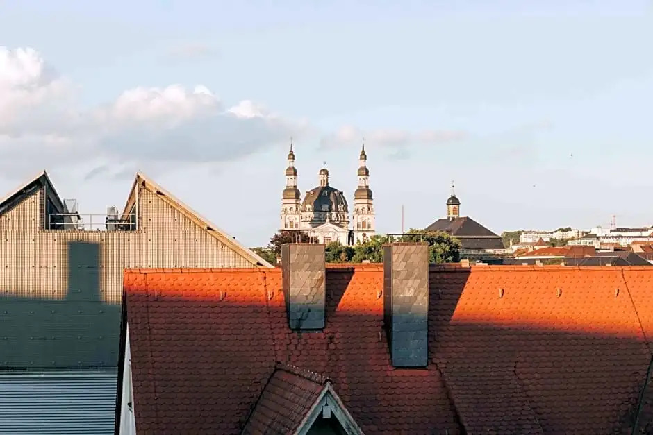 DAS v EVERT Hotel - am Congress Centrum Würzburg