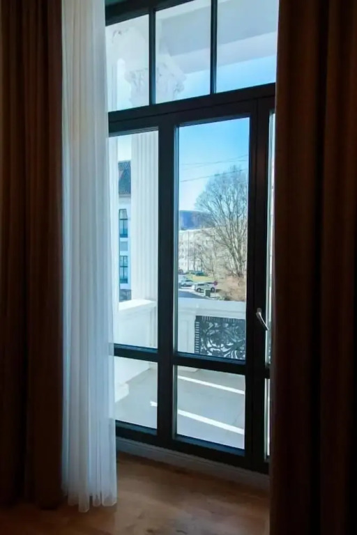 Roze Center Apartments