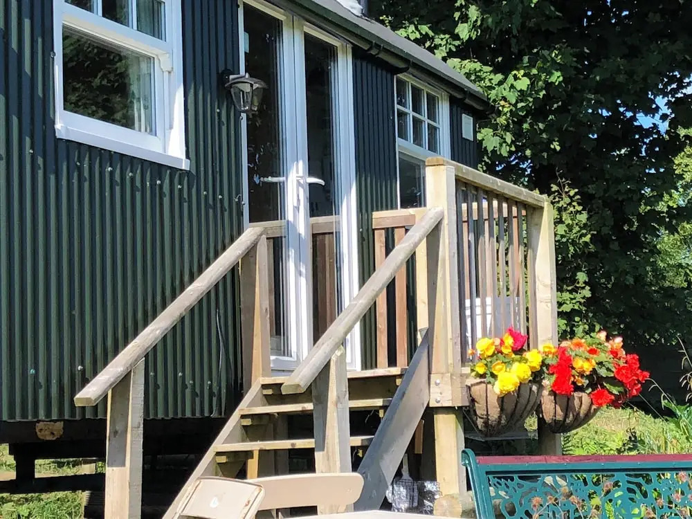 1 Bedroom Cabin Sleeps 2, Private Garden, Wifi