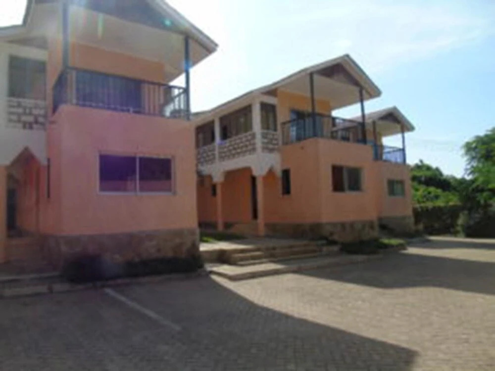 Visit Beautiful Mombasa and Stay at the Wonderful Makweru Villas
