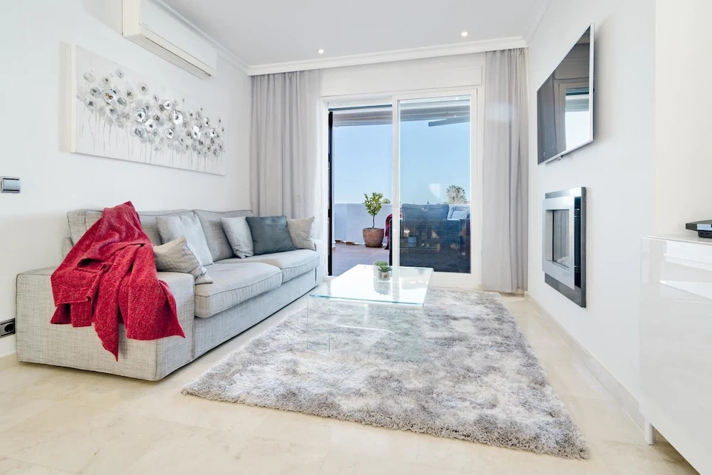 AGC28- 2 bedroom apt walking distance to beach