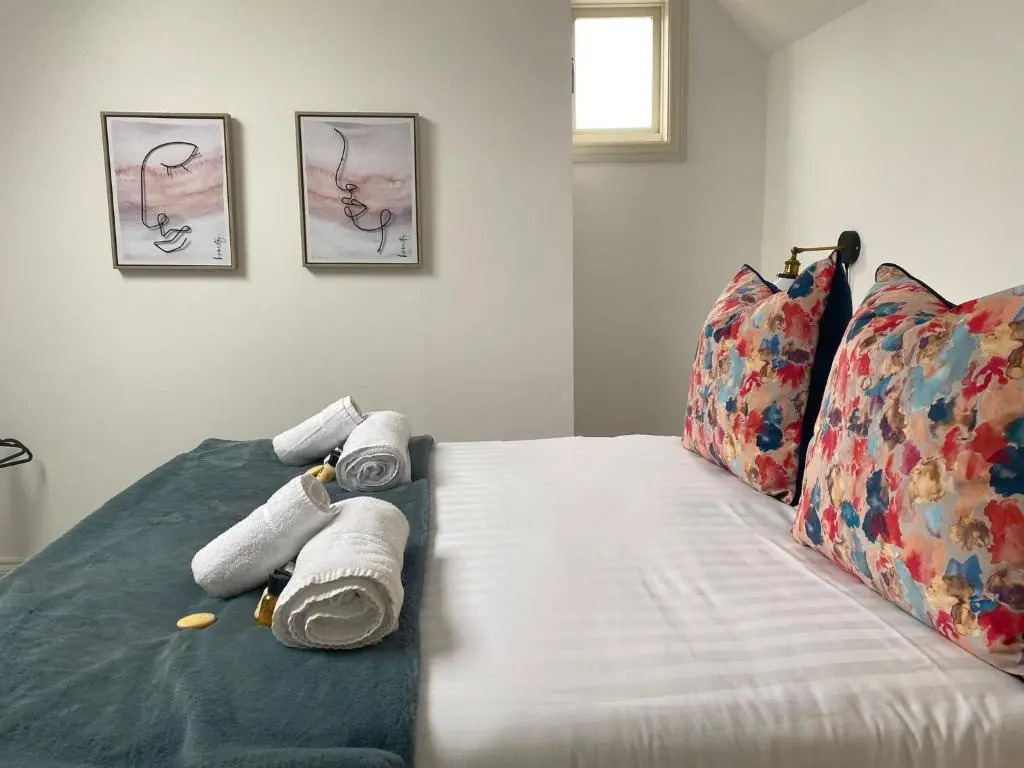 18 North Road Flat 4 by Mia Living Free Parking On Site