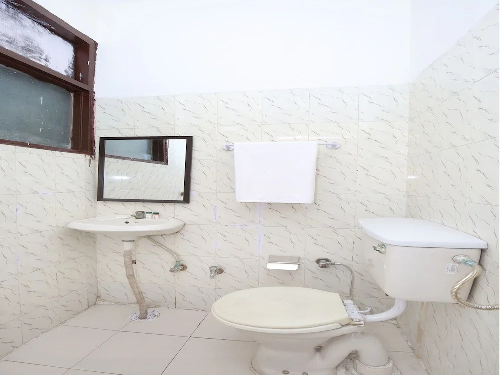 OYO 12967 Hotel Simran