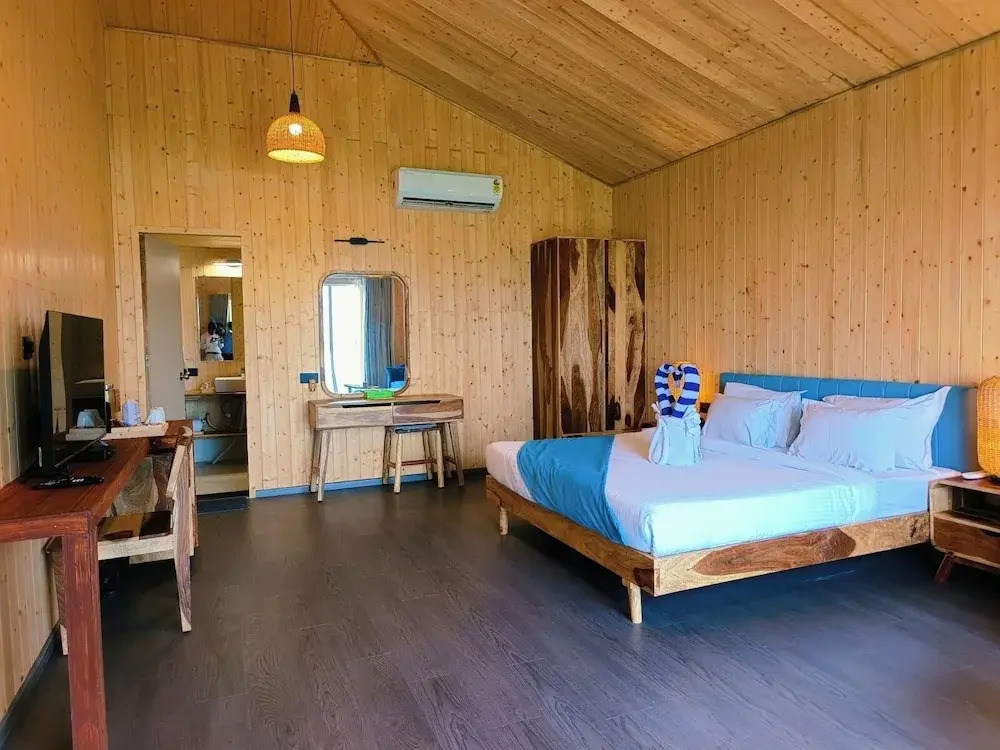 Praveg Beach Resort, Nagoa Beach, Diu