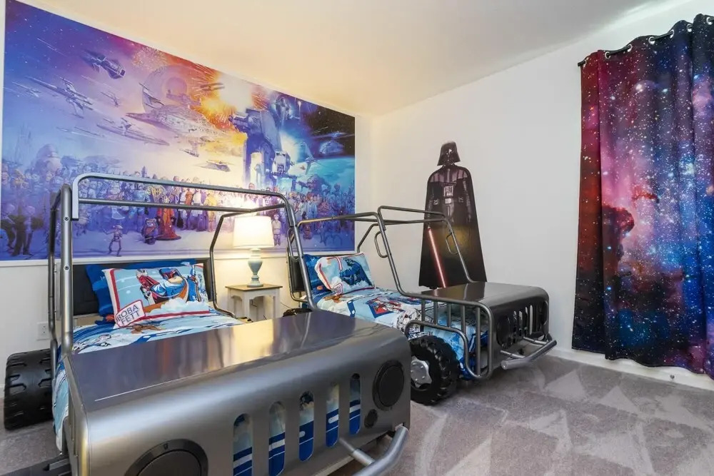 Amazing Large Home Near Parks