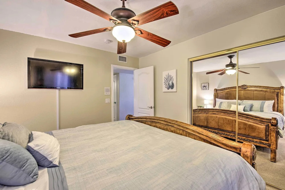 Boat Dock, Game Room! Lakefront Glendale Getaway