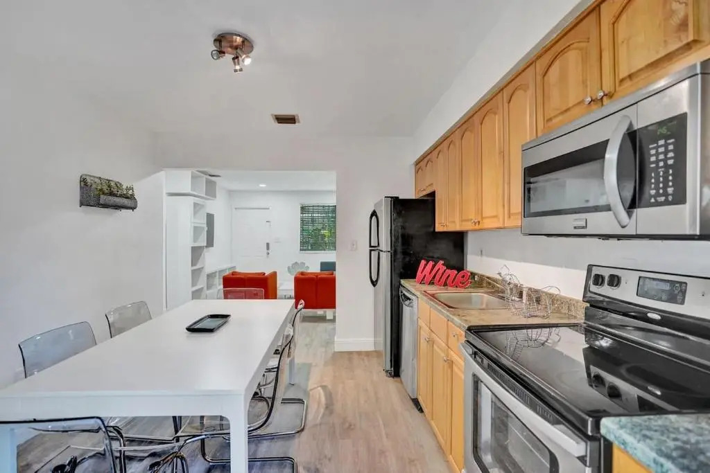 Biscayne deluxe private house 4br2bath free parking garden BBQ