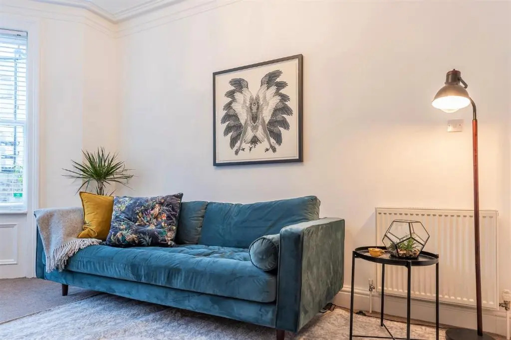 Perfectly Located 4 Storey Townhouse With 2 Parking Spaces In Central Harrogate