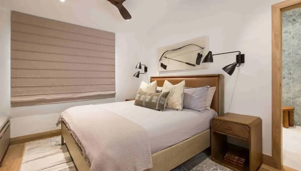 Vail Village Luxury 4 Bedroom, Steps to Slopes!
