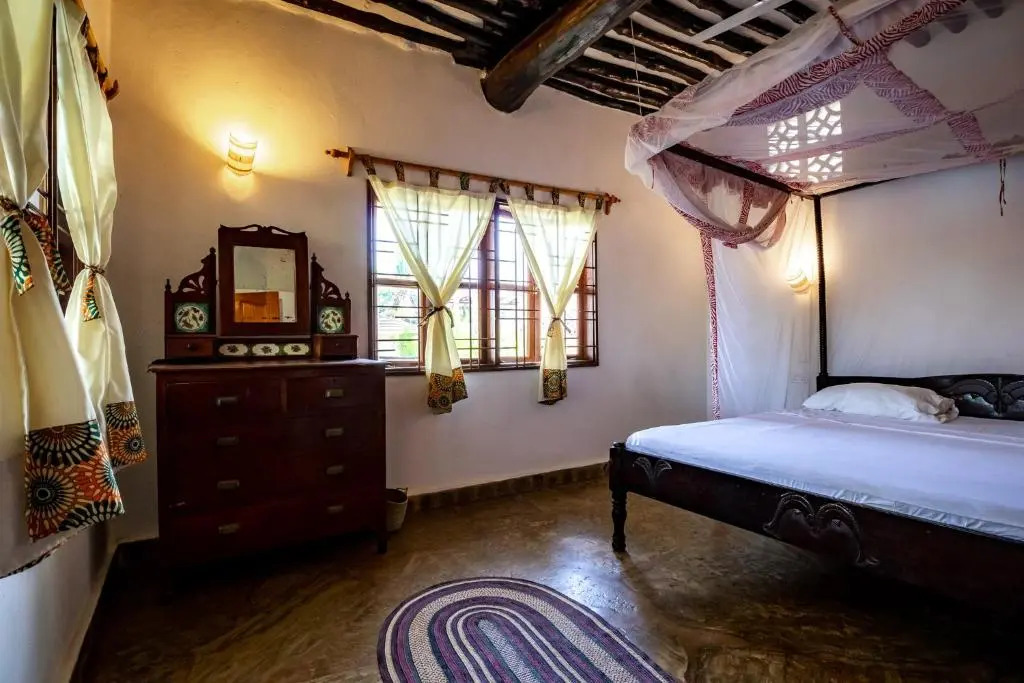 Luxury villa 400m from the beach