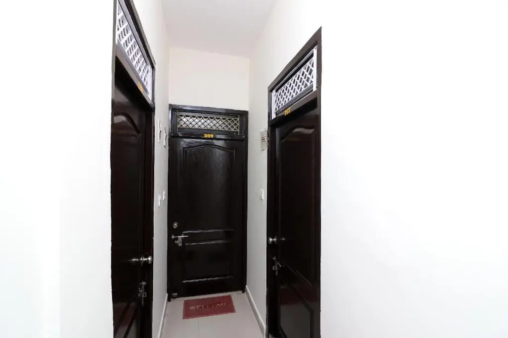 New Delhi Guest House By OYO Rooms