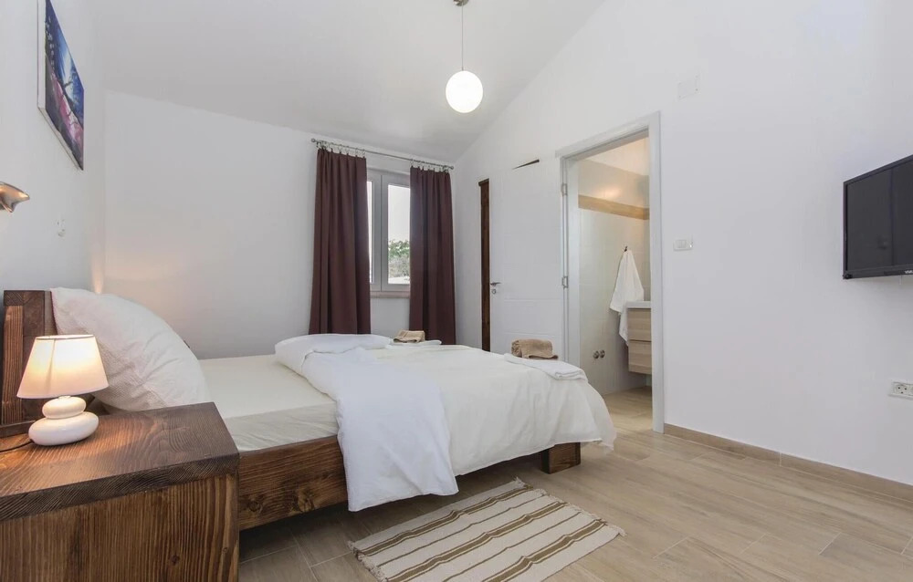 Beautiful Home in Marcana With Wifi and 4 Bedrooms